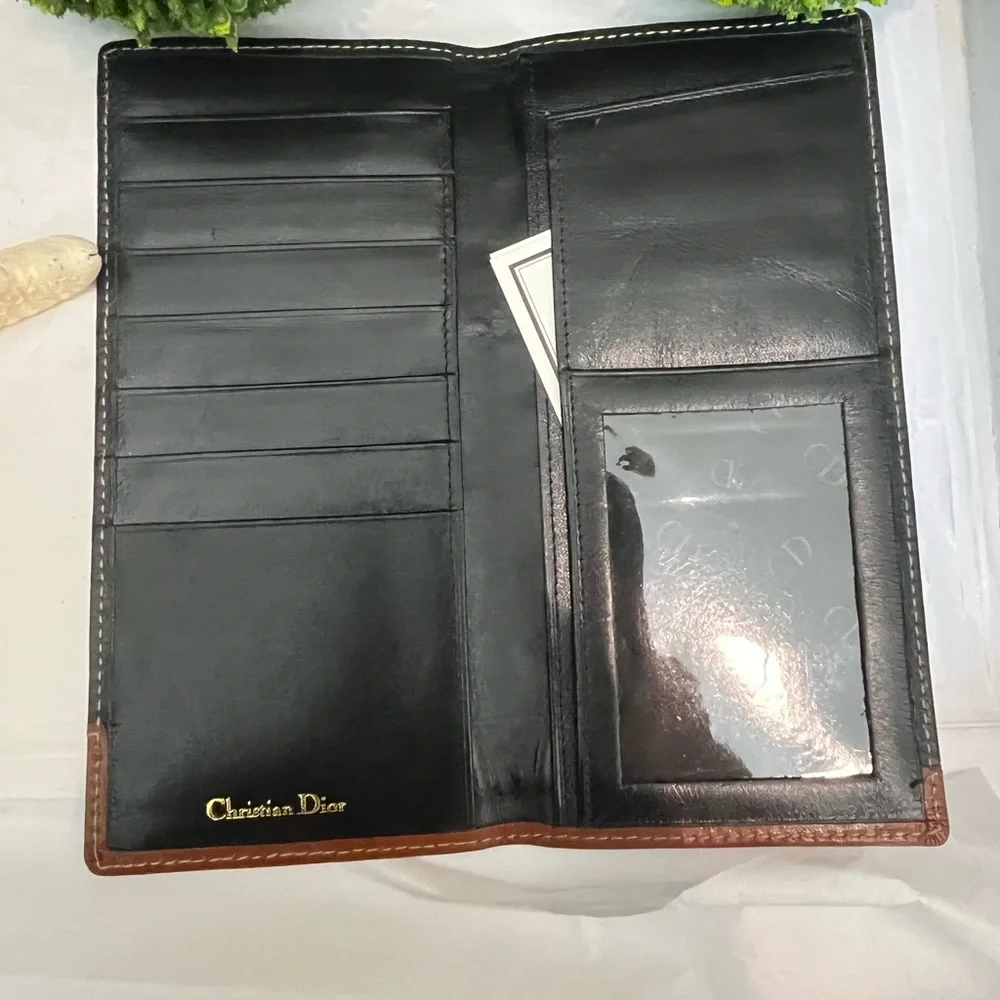 482832 Authentic Dior leather wallet